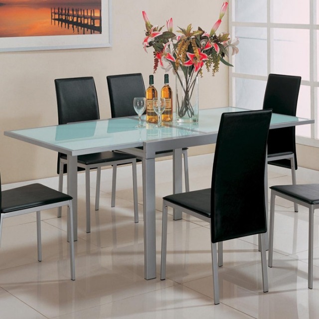 table-extensible-idée-originale-verre-chaises