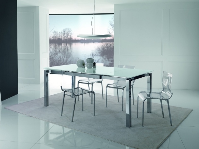table-salle-manger-extensible-acier-inox-verre-chaises-transparentes-pieds-acier