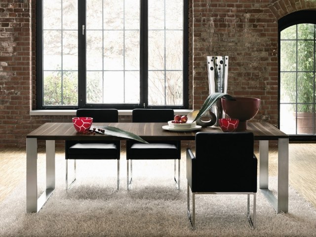 table-salle-manger-extensible-bois-pieds-acier-chaises-cuir-noir table salle à manger extensible