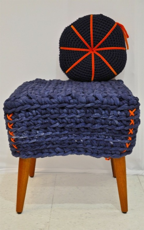 tabouret tricote couleur bleu