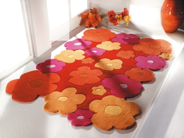 tapis-chambre-enfant-fleurs-couleurs-chaudes