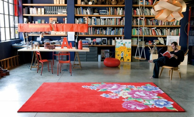 tapis moderne rouge fleurs