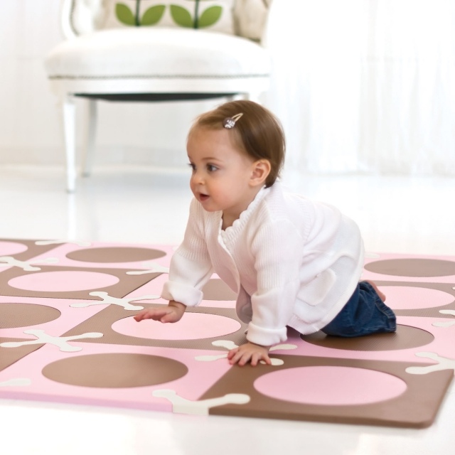 tapis-puzzle-couleur-rose-cappuccino-chambre-bébé