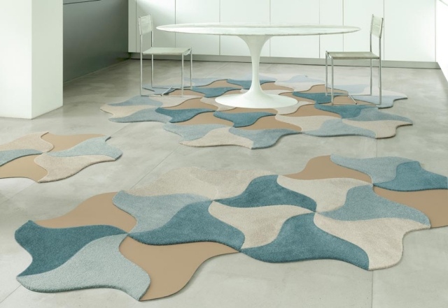 tapis-puzzle-design-original-élégant-bleu-clair-salon