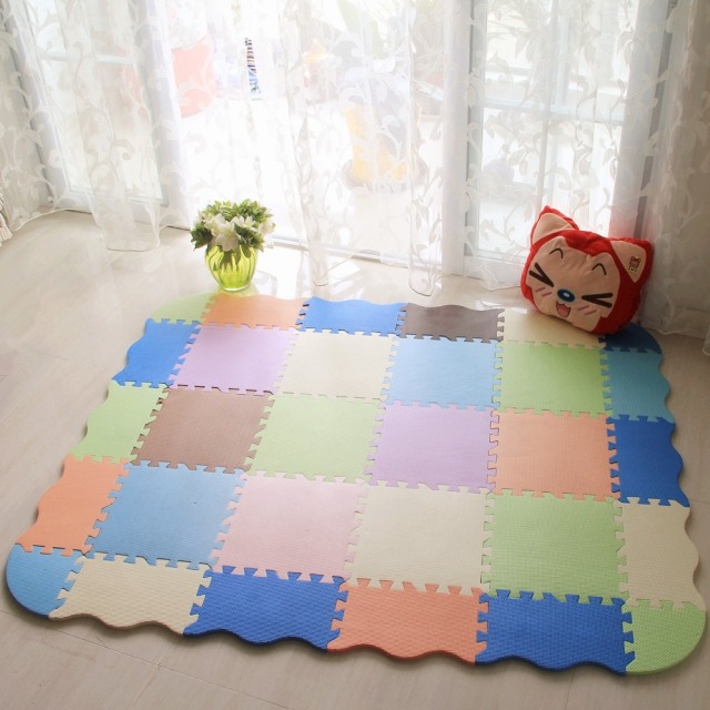 tapis-puzzle-élégant-couleurs-claires-chambre-enfant 