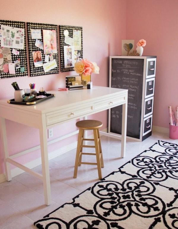 Beau tapis en rose pale et motifs noirs féminine chambre bureau 