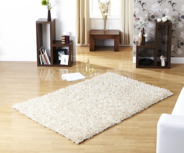 tapis-shaggy-idee-originale-couleur-blanche-forme-rectangulaire