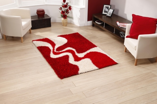 tapis-shaggy-idee-originale-rouge-blanc