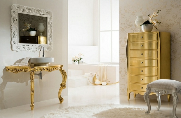 tendances baroques éléments dorés dans salle de bain déco