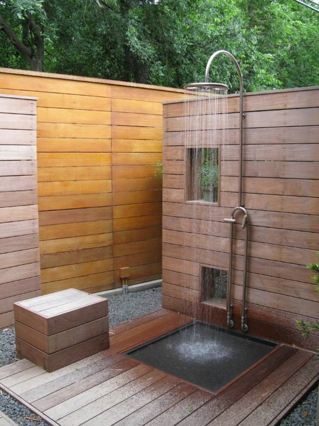 terrasse bois douche extérieure