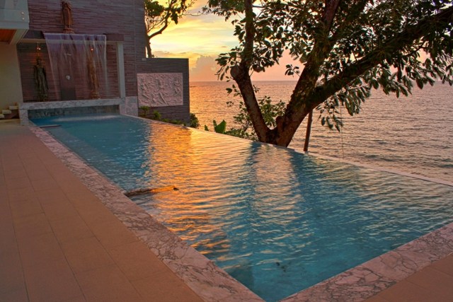terrasse moderne piscine ouverte