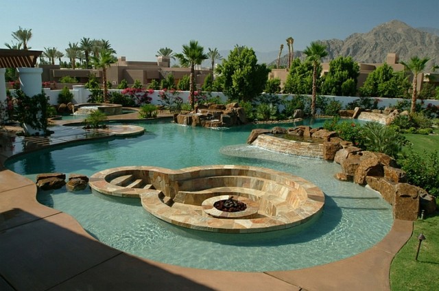 terrasse piscine azur piere circulaire palme luxe