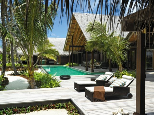 terrasse relax piscine moderne