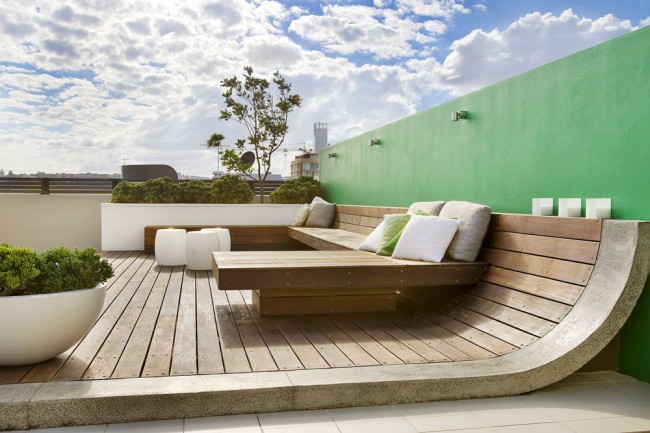 terrasse-sur-toit-bois-meubles