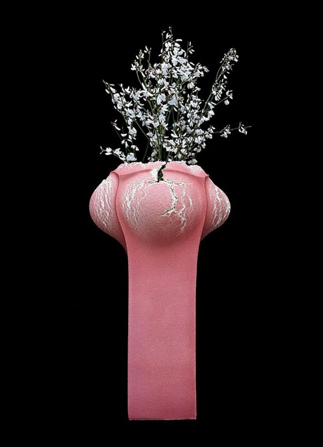 Un objet design atypique et unique explosion détonation vase technique 