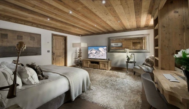 vaste chambre plafond en bois
