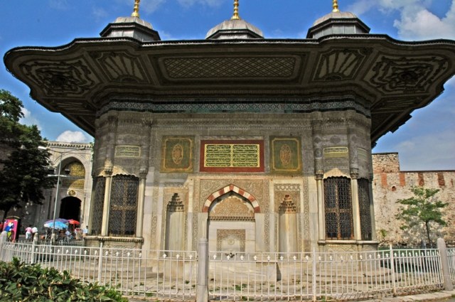 visiter fontaine ahmed III