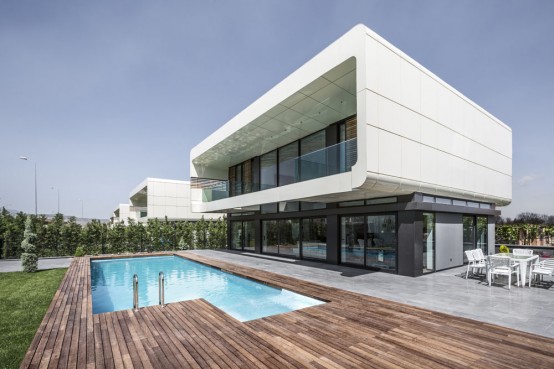 vmaison moderne en verre vue exterieur maison terrasse piscine